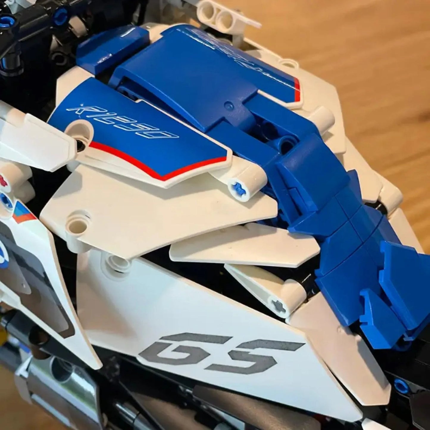 BMW R1250 GS (2396 pièces)
