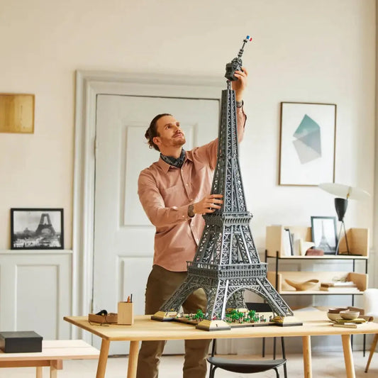 Tour Eiffel (10 001 pièces)